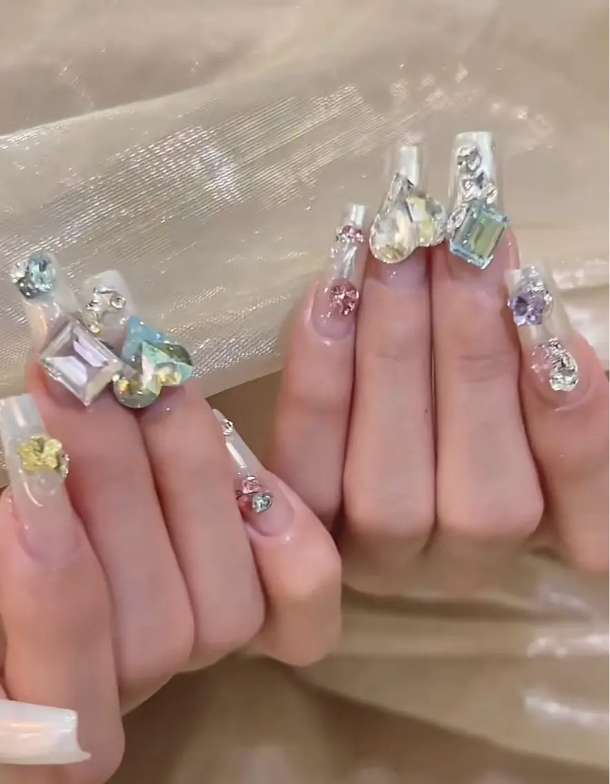 チップ長出し 【スカルプジェル使用】【持ち込みデザイン　】贅沢パーツやり放題¥22000→¥19800の写真
