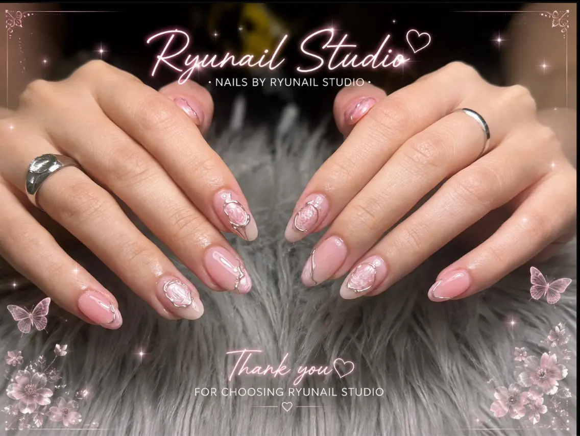 ネイル アートネイル フレンチネイル ジェルネイル キラキラネイル ニュアンスネイル ハンドネイル Ryu Nail YukiChanのネイルデザイン