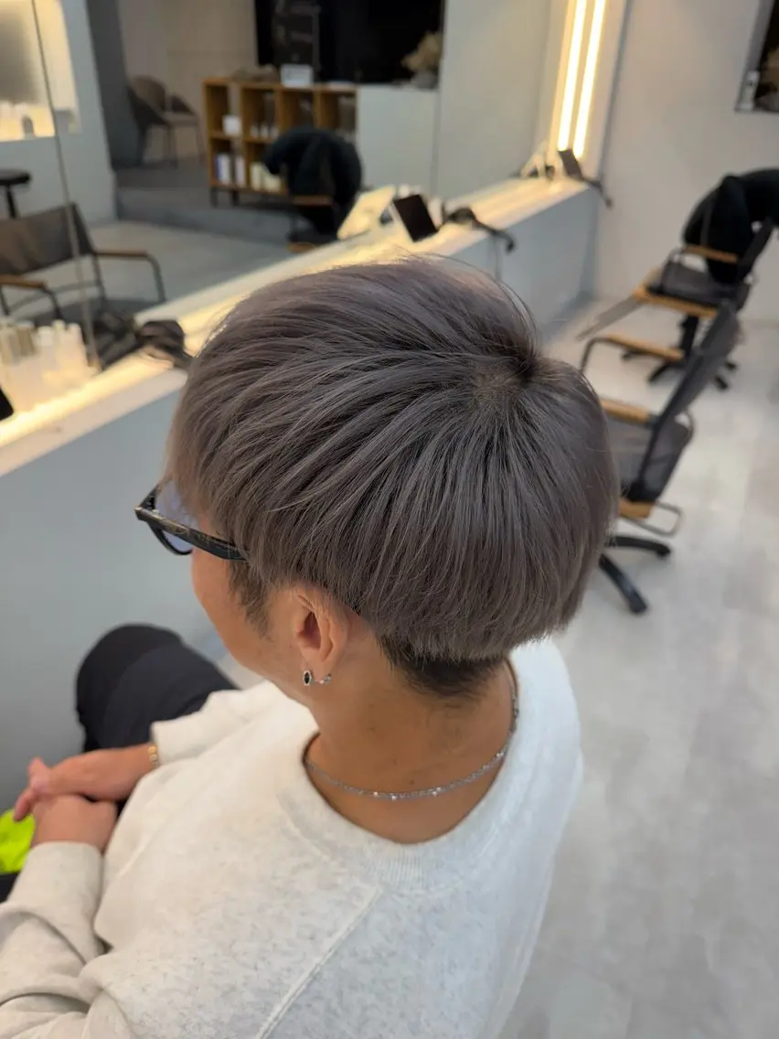 カラー ブリーチ シルバー wuvhair/ あかりのヘアスタイル