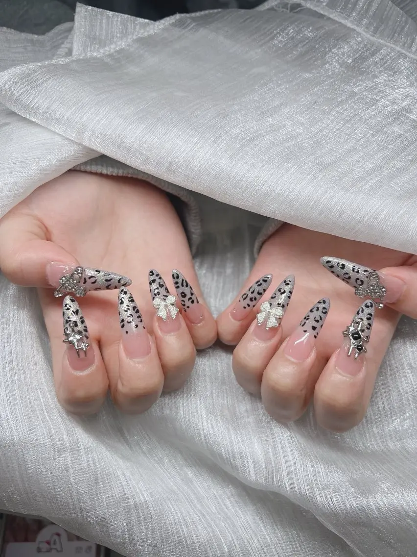 ネイル オーロラネイル チークネイル 長さ出し フットネイル フレンチネイル ハンドネイル Lee Nails チップ長さだし専門店のネイルデザイン