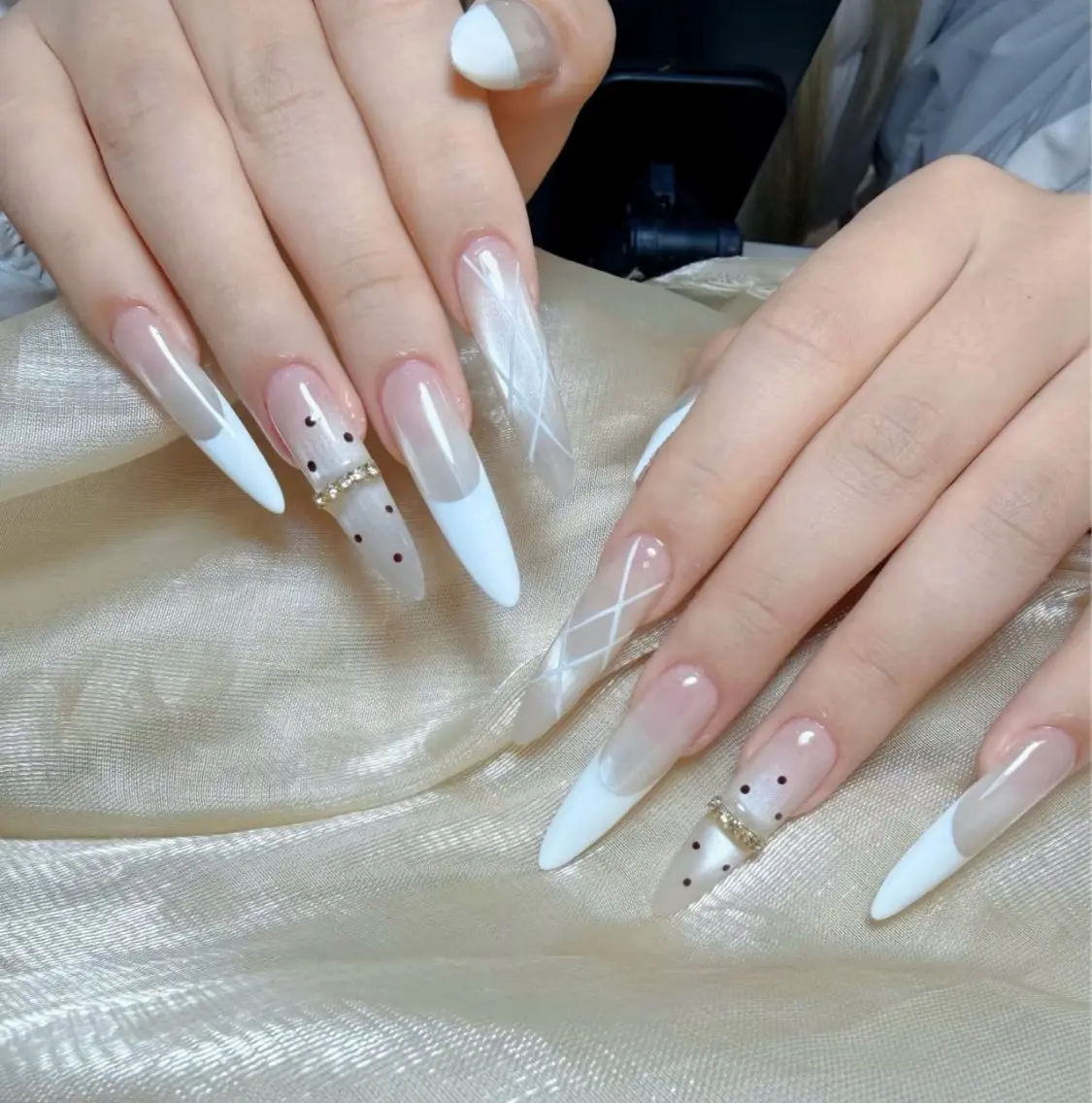 🉐大人気🎀チップ長さだしシンプル持ち込みデザイン10本トレーニングメニュー、10日以内直し無料)の写真
