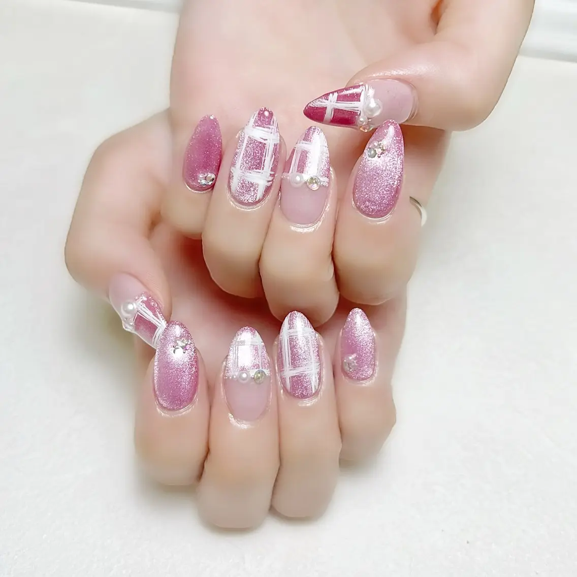 ネイル ガーリー キラキラネイル マグネットネイル ピンク ストーンネイル rouse nail RISATOのネイルデザイン