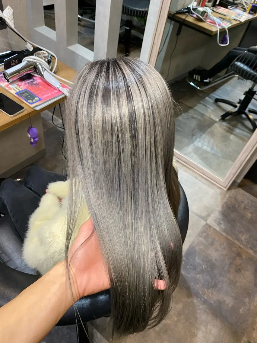 ロング ヘアカラー わたぬき りるのヘアスタイル