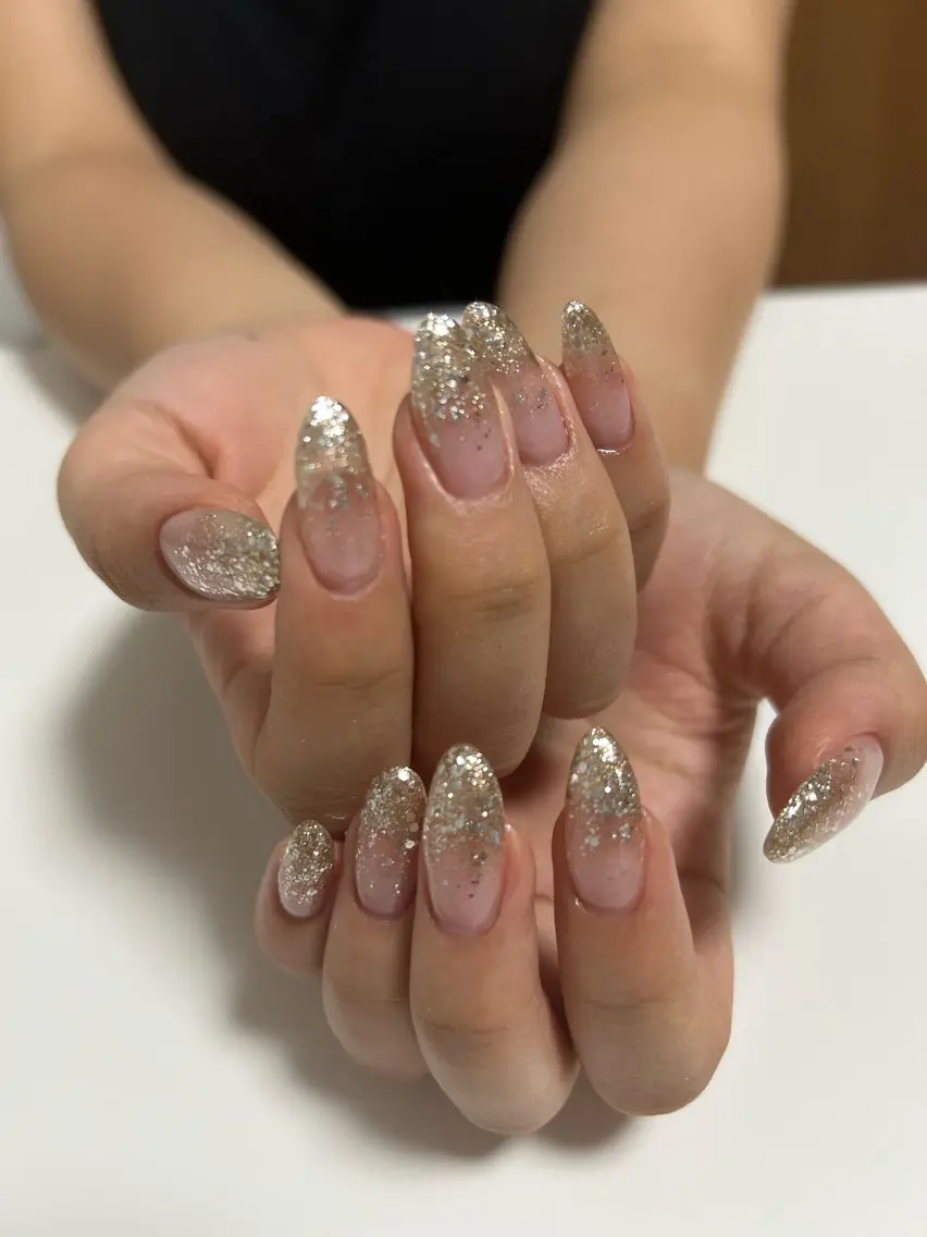 ネイル キラキラネイル ラメ(グリッター) ラメグラデーション シルバー ハンドネイル 自宅サロン♡ Mamiのネイルデザイン