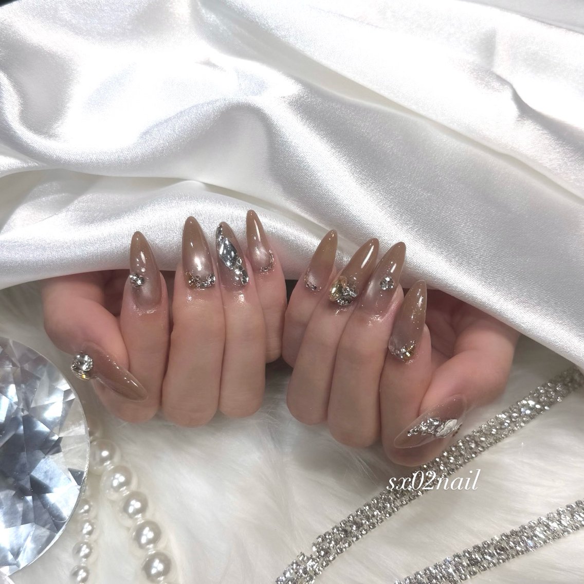 ネイル ハンドネイル 𝑆𝐸𝑅𝐴♡ ワンホン 大人ギャルのネイルデザイン