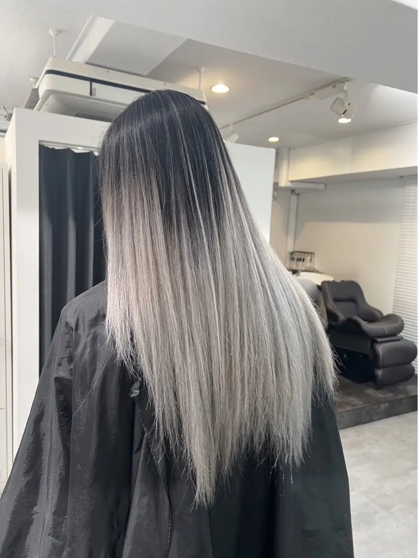 ロング カラー バレイヤージュ シルバー ホワイトシルバー レイヤーカット 指名数No.1 /NAOYAのヘアスタイル