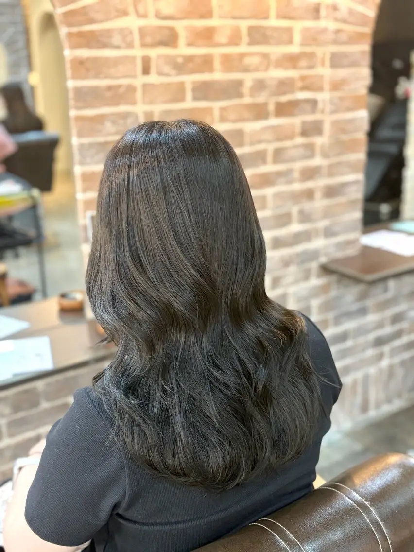 ミディアム カラー アッシュ ブルーカラー ブルーアッシュ カット ヘアカラー トリートメント 縮毛矯正/暖色系 /徳田真緒のヘアスタイル