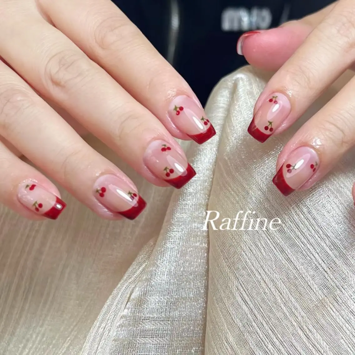 ネイル ハンドネイル RAFFINE haru🦋🩵のネイルデザイン