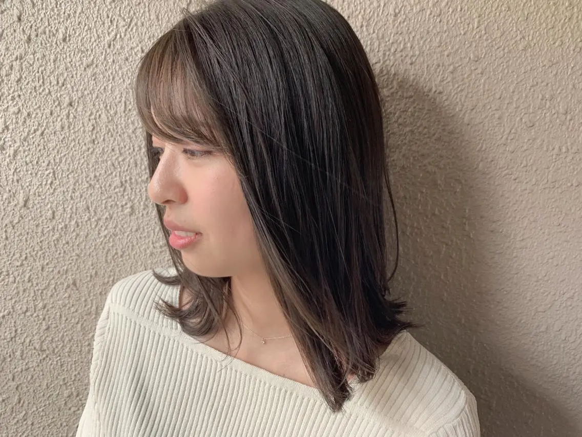 ミディアム カラー グレージュ 外ハネヘア サダハルカ |chouetteのヘアスタイル