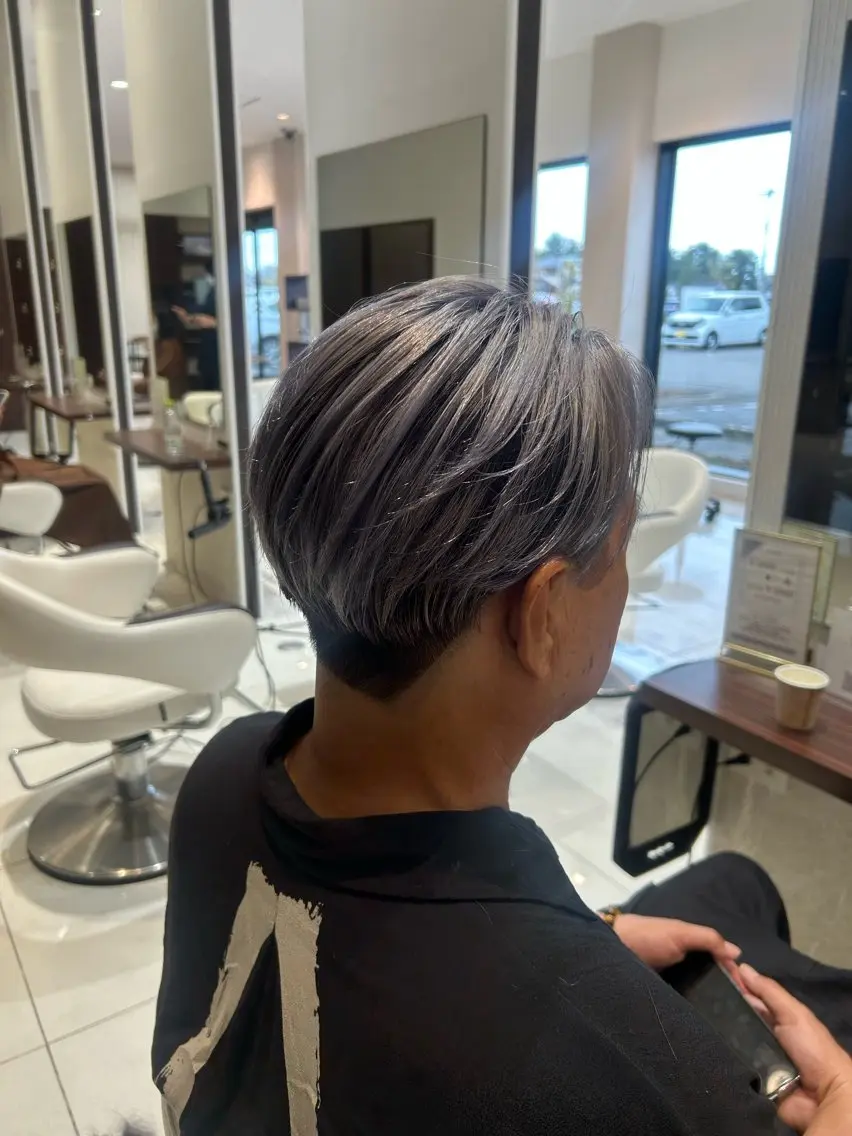 ミディアム カラー 海外カラー白髪ぼかし ティファニーサユリのヘアスタイル