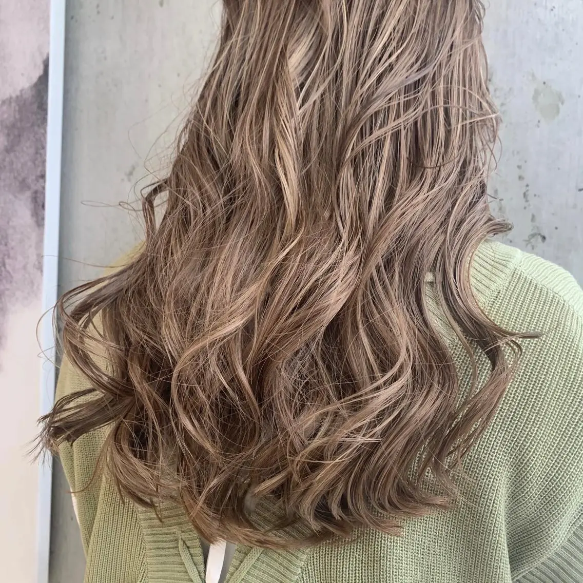 セミロング アッシュ 外国人風カラー ハイライト 髪質改善 韓国風ヘア カット ヘアカラー トリートメント Lino by hoNuaのヘアスタイル