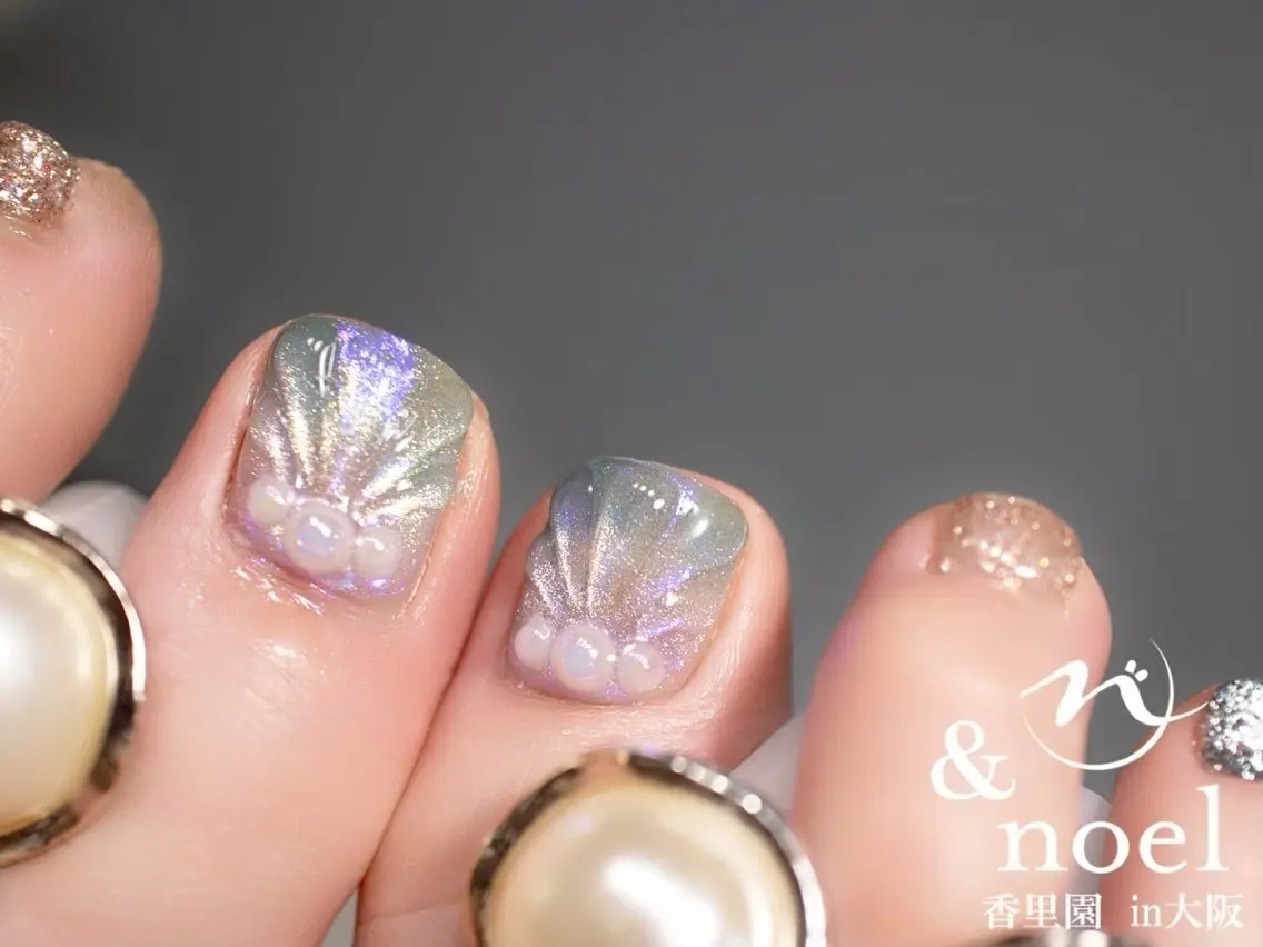 ネイル オーロラネイル フットネイル ミラーネイル ぷっくりネイル フットネイル Nailsalon &Noelのネイルデザイン