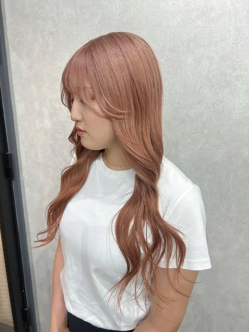 ロング カラー ベージュカラー ブリーチ ケアブリーチ ハイトーンカラー ミルクティーベージュ ヘアカラー YUI ハイトーンカラーのヘアスタイル