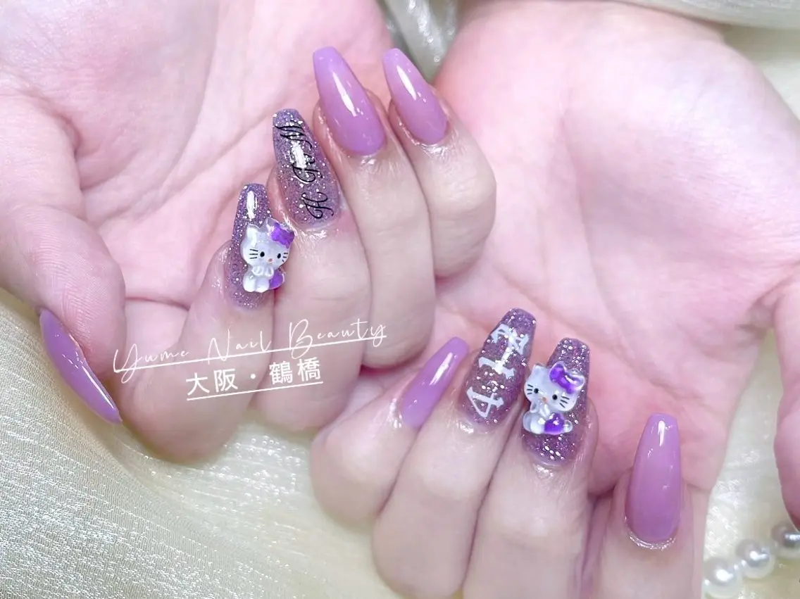 【人気メニュー】2​〜​4本アート♡（パーツ2個付き）ストーン付きの写真