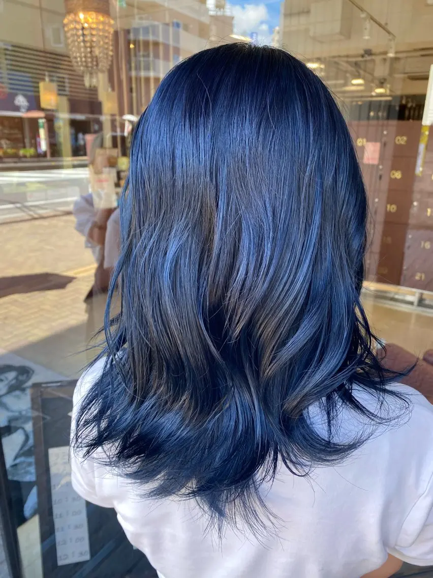 セミロング カラー ブリーチ ブルーカラー ブルージュ ネイビーカラー ヘアカラー トリートメント 🍒ブリーチカラー 🍊暖水 まりあのヘアスタイル