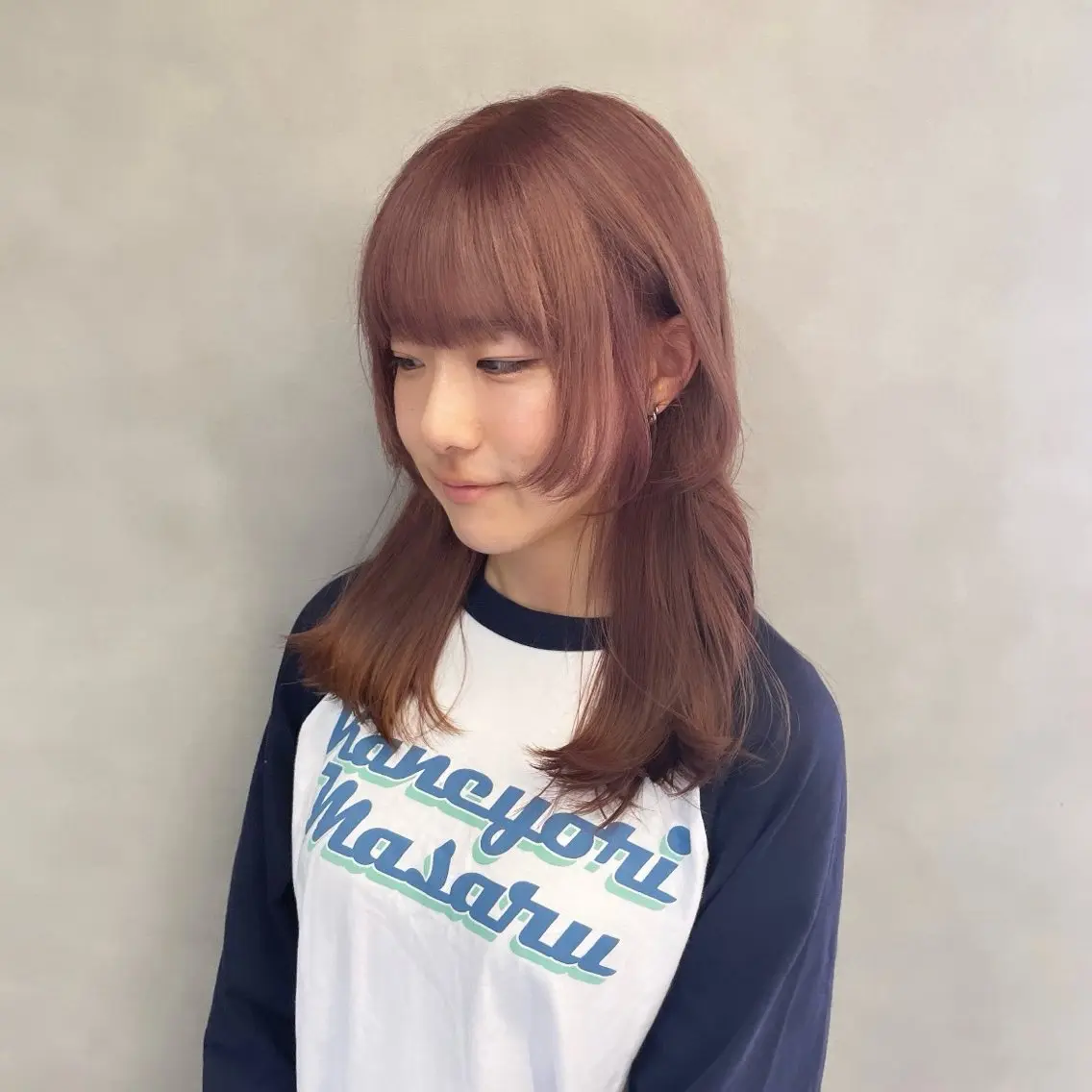 ミディアム カラー ベージュカラー ブリーチ ピンクカラー ピンクベージュ ヘアカラー Rui/透明感カラー 暖色/レイヤーカットのヘアスタイル