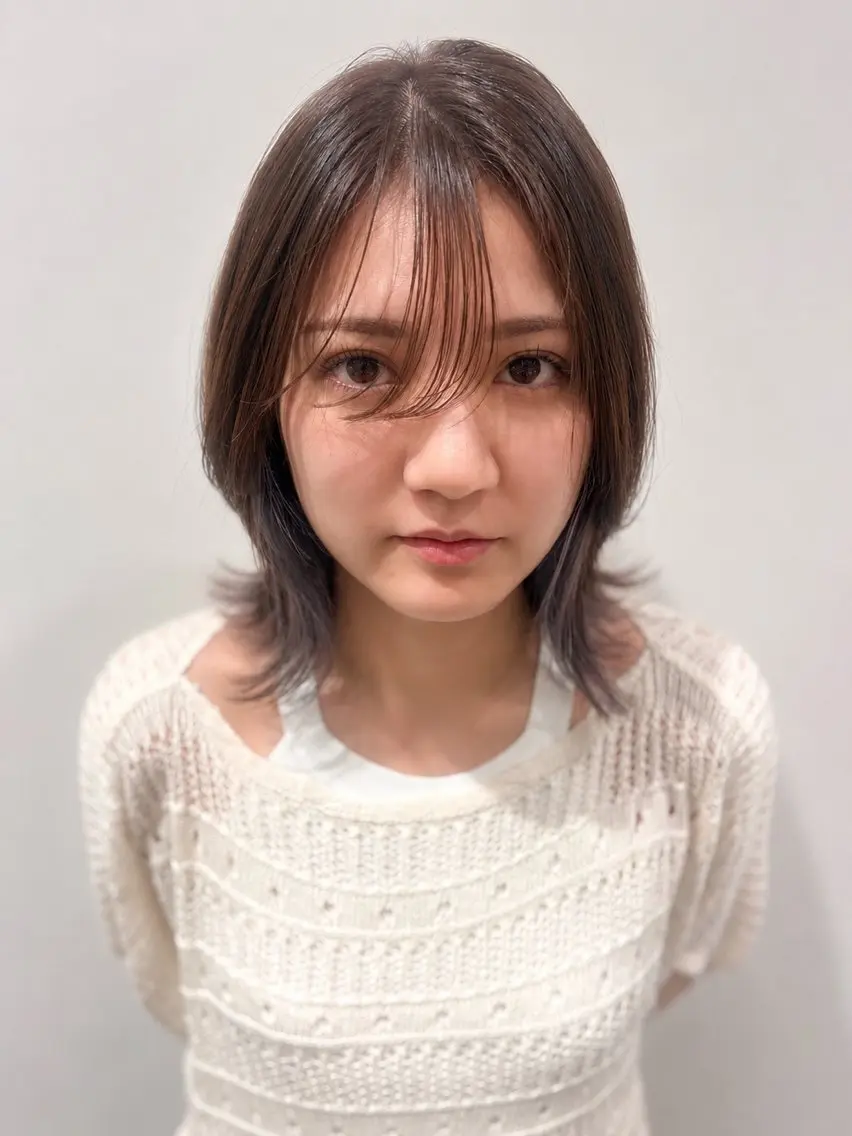 ミディアム ミディアムレイヤー 顔まわりレイヤー 韓国風ヘア レイヤーカット 外ハネヘア カット ヘアカラー Ｈelena きらのヘアスタイル