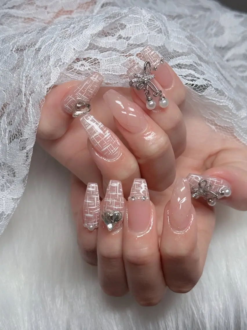 ネイル オーロラネイル フレンチネイル ジェルネイル ハロウィン キラキラネイル ハンドネイル H.baby Nail Salonのネイルデザイン