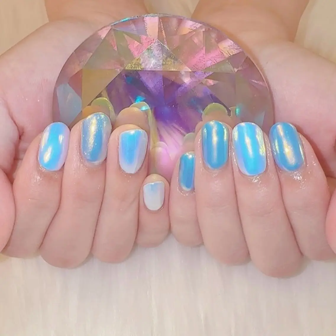 ネイル オーロラネイル 水色 ミラーネイル ハンドネイル 中野駅徒歩5分💅 ラクロレのネイルデザイン