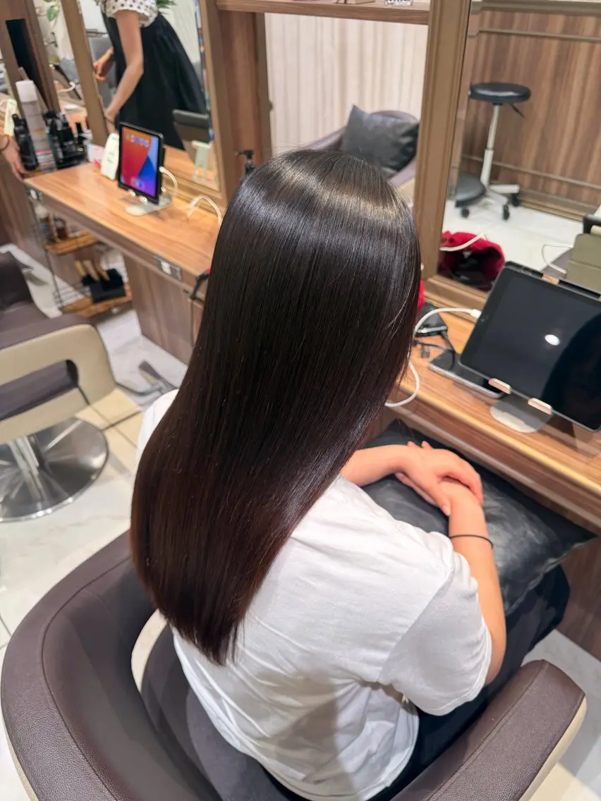 セミロング 縮毛矯正 トリートメント ユーリ 艶髪🥀カラー🤍のヘアスタイル
