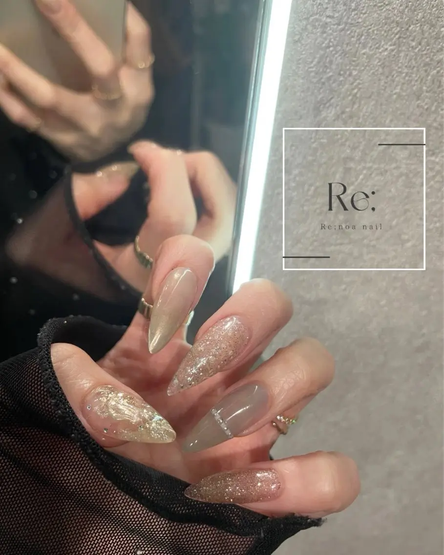 ネイル ブルー ドット ジェルネイル ラメ(グリッター) ラメグラデーション ハンドネイル Re;noa nailのネイルデザイン