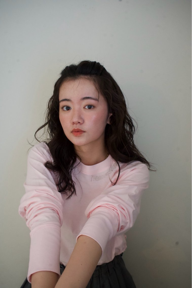 ロング カラー パーマ カット パーマ 似合わせ透明感カラー KANAのヘアスタイル