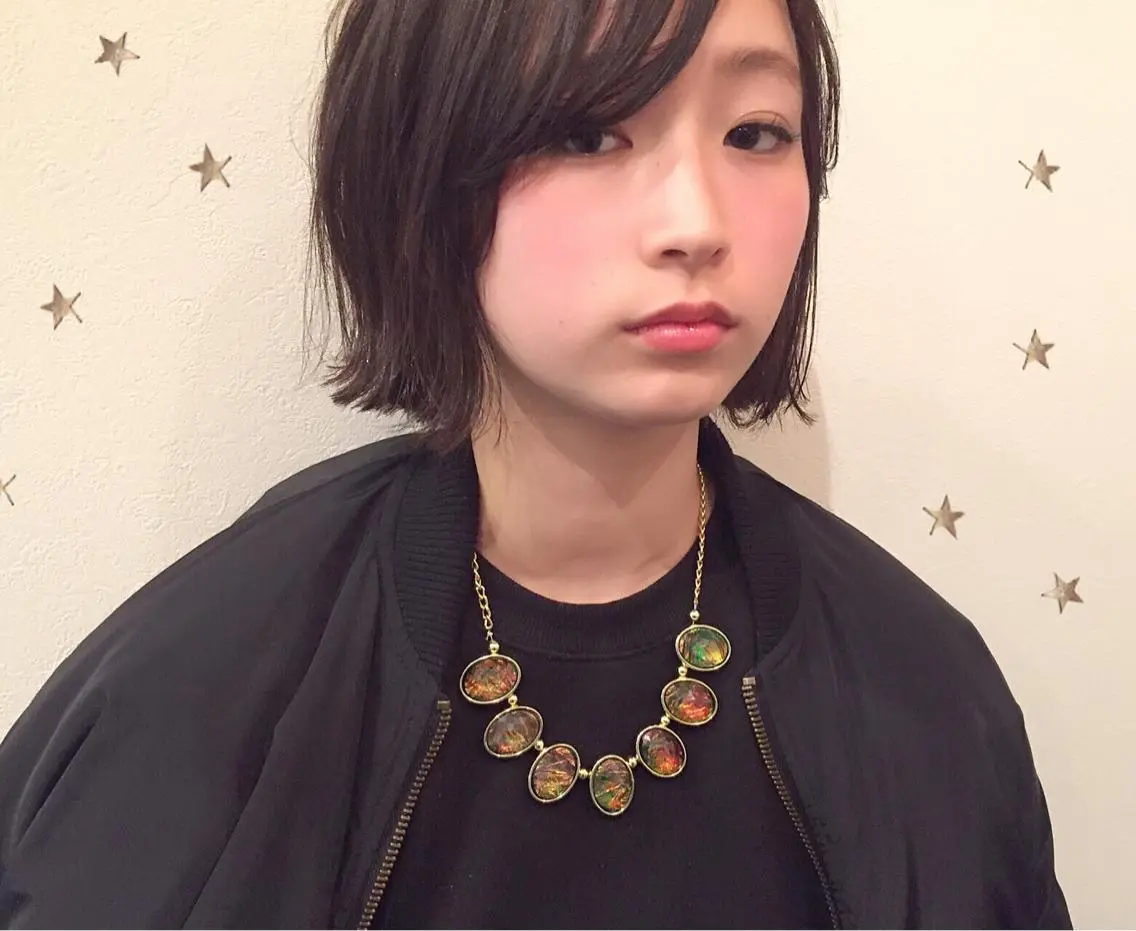 ショート アッシュ ボブ 市川 千夏のヘアスタイル