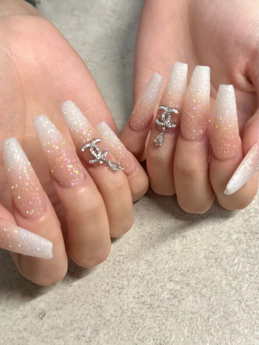 ネイル 持ち込み ハンドネイル ネイルルーム チャームのネイルデザイン