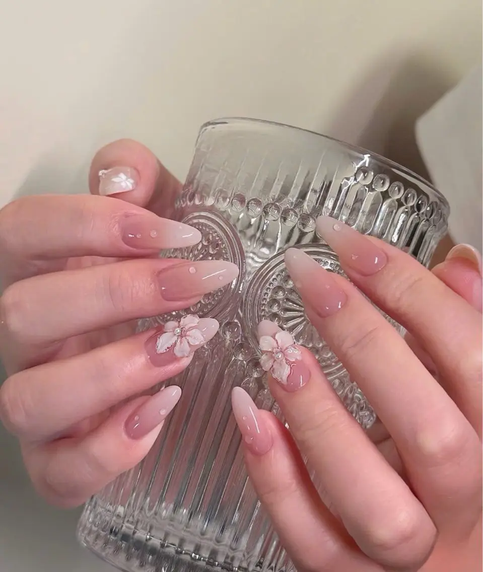 ネイル フラッシュネイル フレンチネイル グラデーション キラキラネイル 韓国ネイル ハンドネイル Hy nailsのネイルデザイン