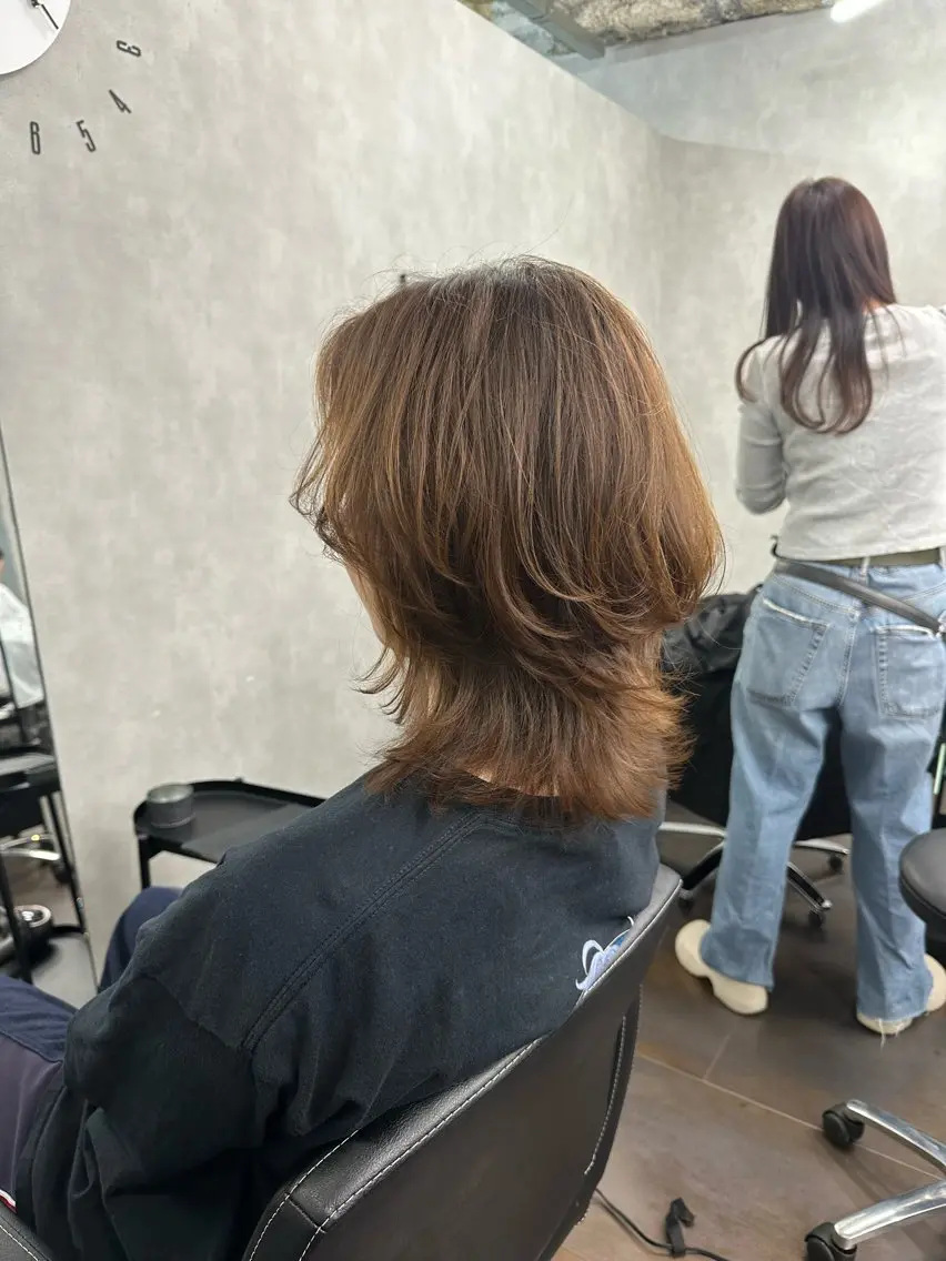 ミディアム ウルフカット L'oeuf山下 アミールレイヤーのヘアスタイル