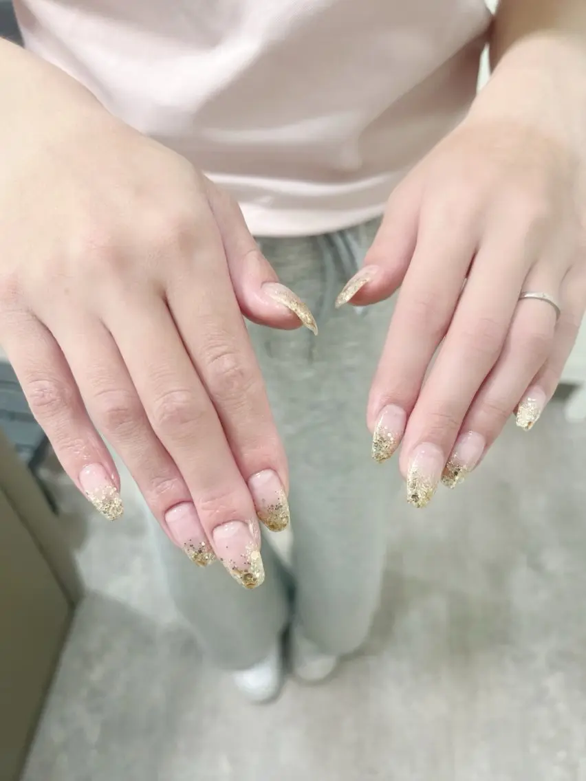 ネイル グラデーション ラメ(グリッター) ハンドネイル フットネイル 🎀TIARA arisa🫧岐阜のネイルデザイン