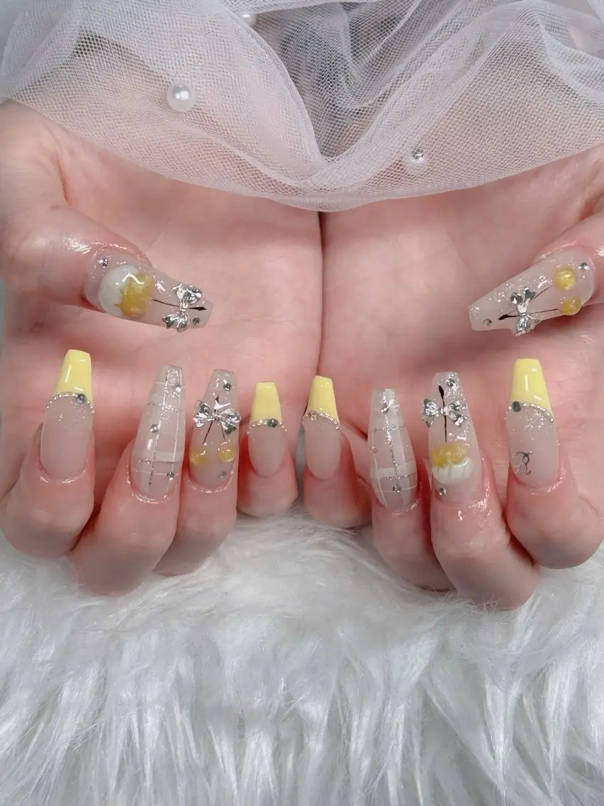 ネイル フレンチネイル ジェルネイル ガラスフレンチ ハロウィン ハート ハンドネイル H.baby Nail Salonのネイルデザイン