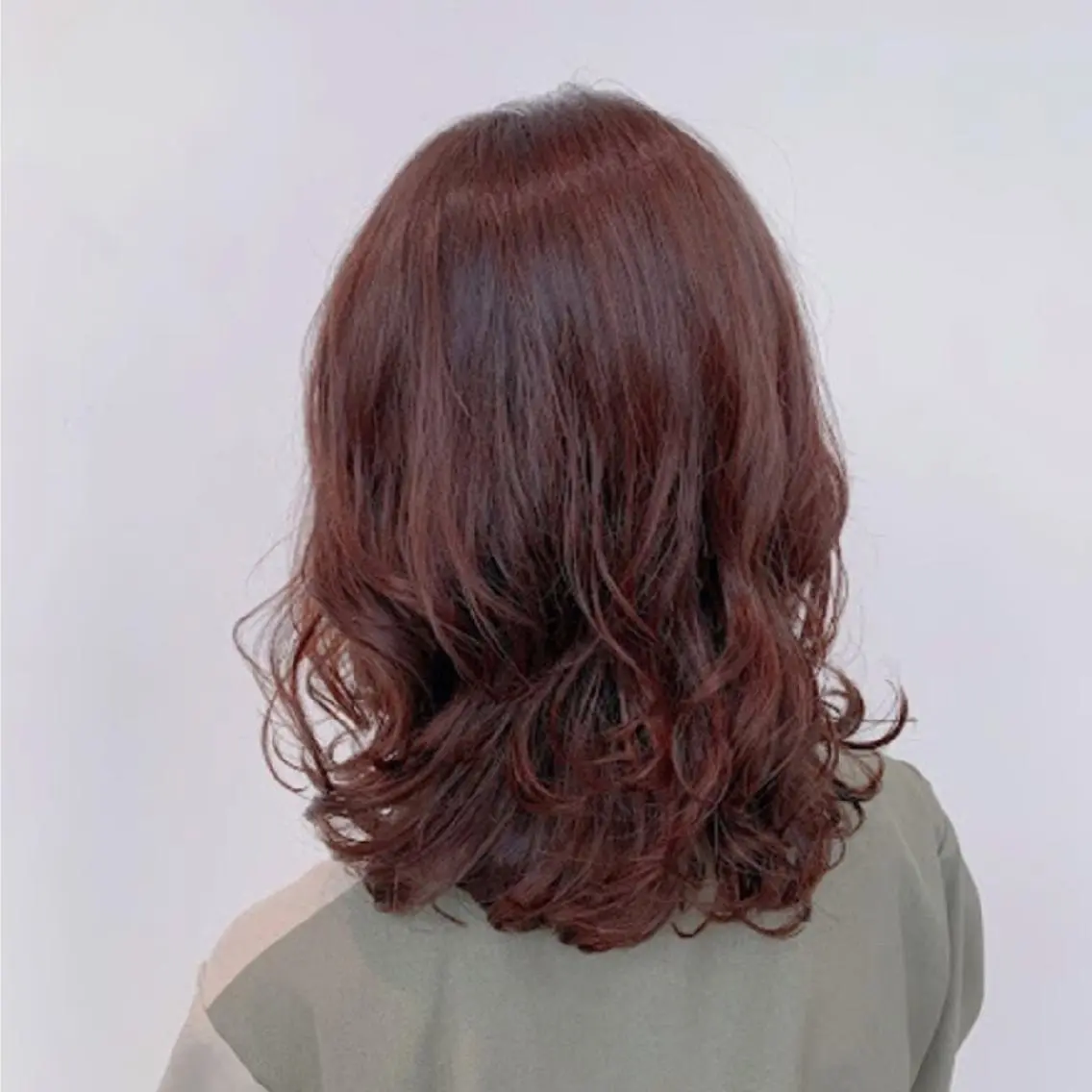 ミディアム カラー パーマ カット ヘアカラー パーマ トリートメント LOOP 佐藤のヘアスタイル