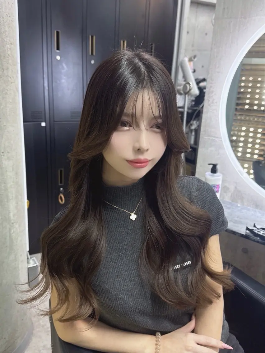 ロング カラー ヘアアレンジ ベージュカラー ブリーチ ブラウンカラー ダブルカラー グレージュ カット ヘアカラー トリートメント レイヤー/顔周り/ 透明感カラー/ななのヘアスタイル