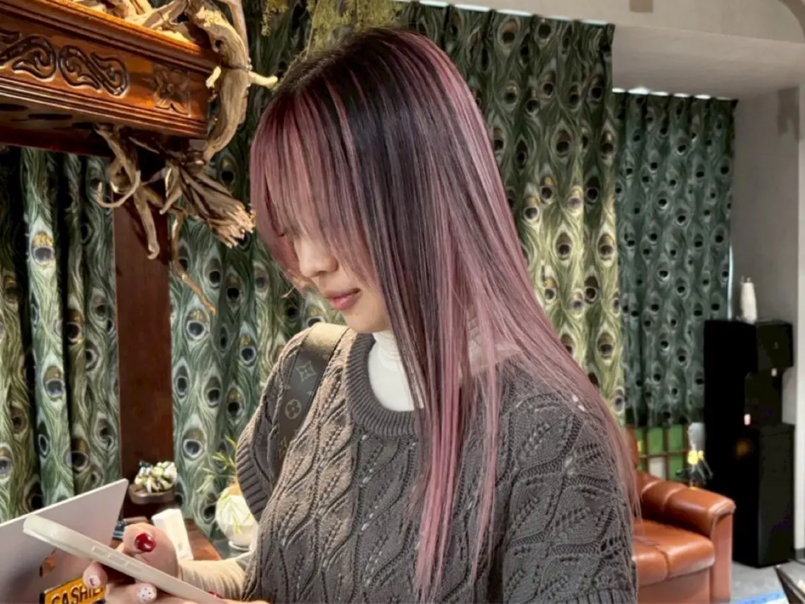 セミロング カラー ブリーチ ケアブリーチ ダブルカラー ハイライトカラー ハイトーンカラー ヘアカラー トリートメント ravens デザインカラーのヘアスタイル
