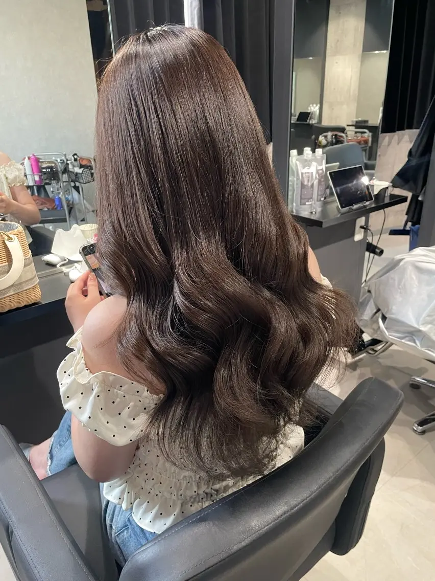ロング カット ヘアカラー _WHITE 佐伯 碧のヘアスタイル