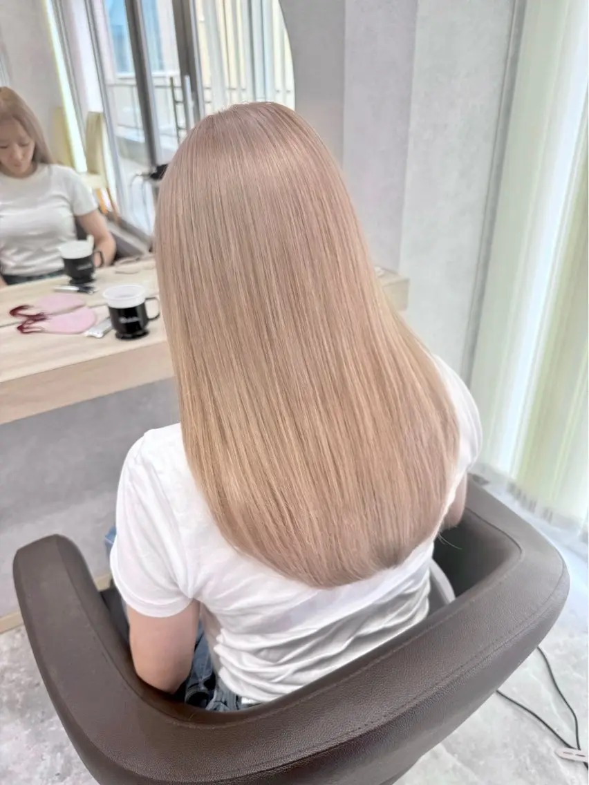 ロング カラー ベージュカラー ブリーチ ピンクカラー ホワイトベージュ ヘアカラー ブリーチ/ハイトーン /渋沢/みなのヘアスタイル