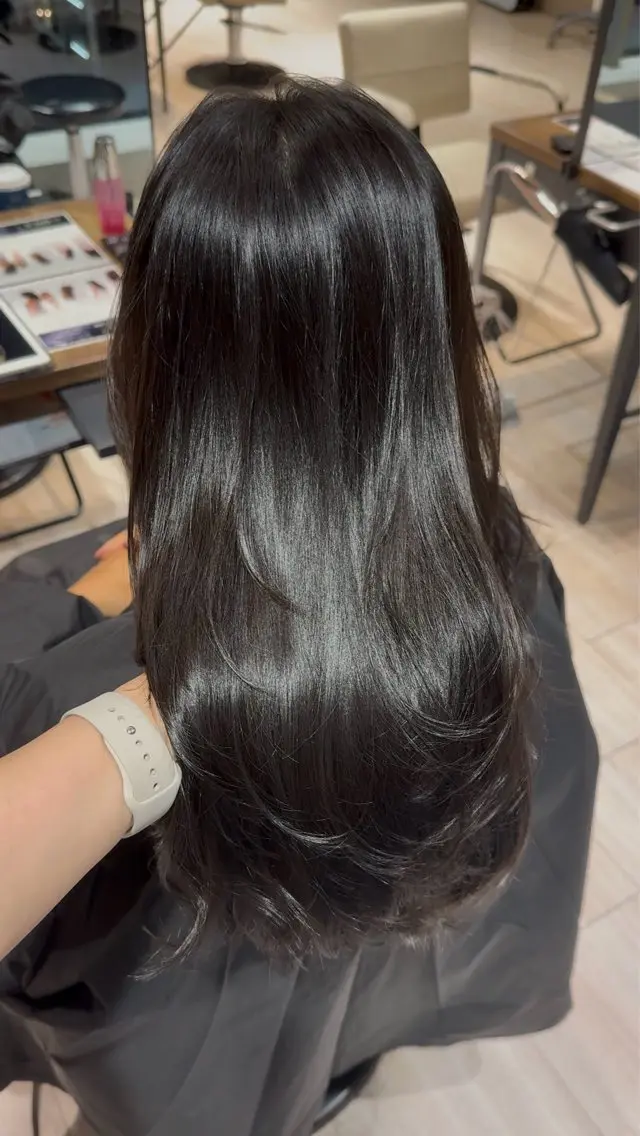 ロング カラー 透明感カラー グレージュ 穂積 未優のヘアスタイル