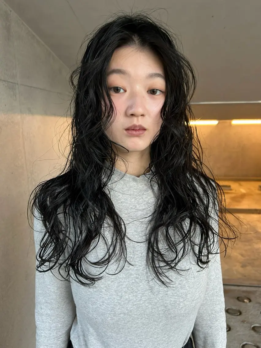 ロング パーマ ロング カット パーマ niina suzukiのヘアスタイル