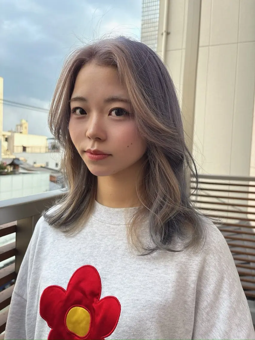 セミロング ヘアカラー ブリーチ🌟レイヤー 🎠KANON🎡のヘアスタイル