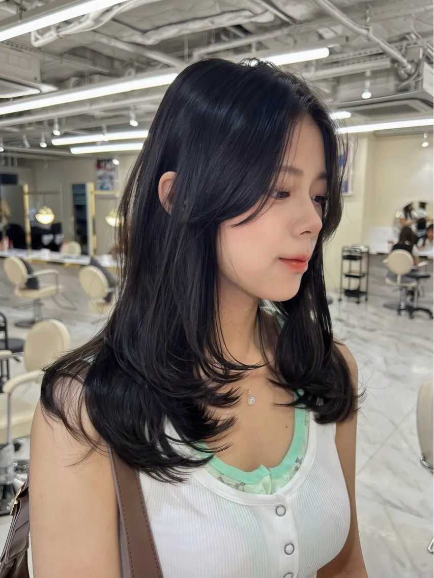 セミロング カット hiyori🎀 トレンドレイヤーのヘアスタイル