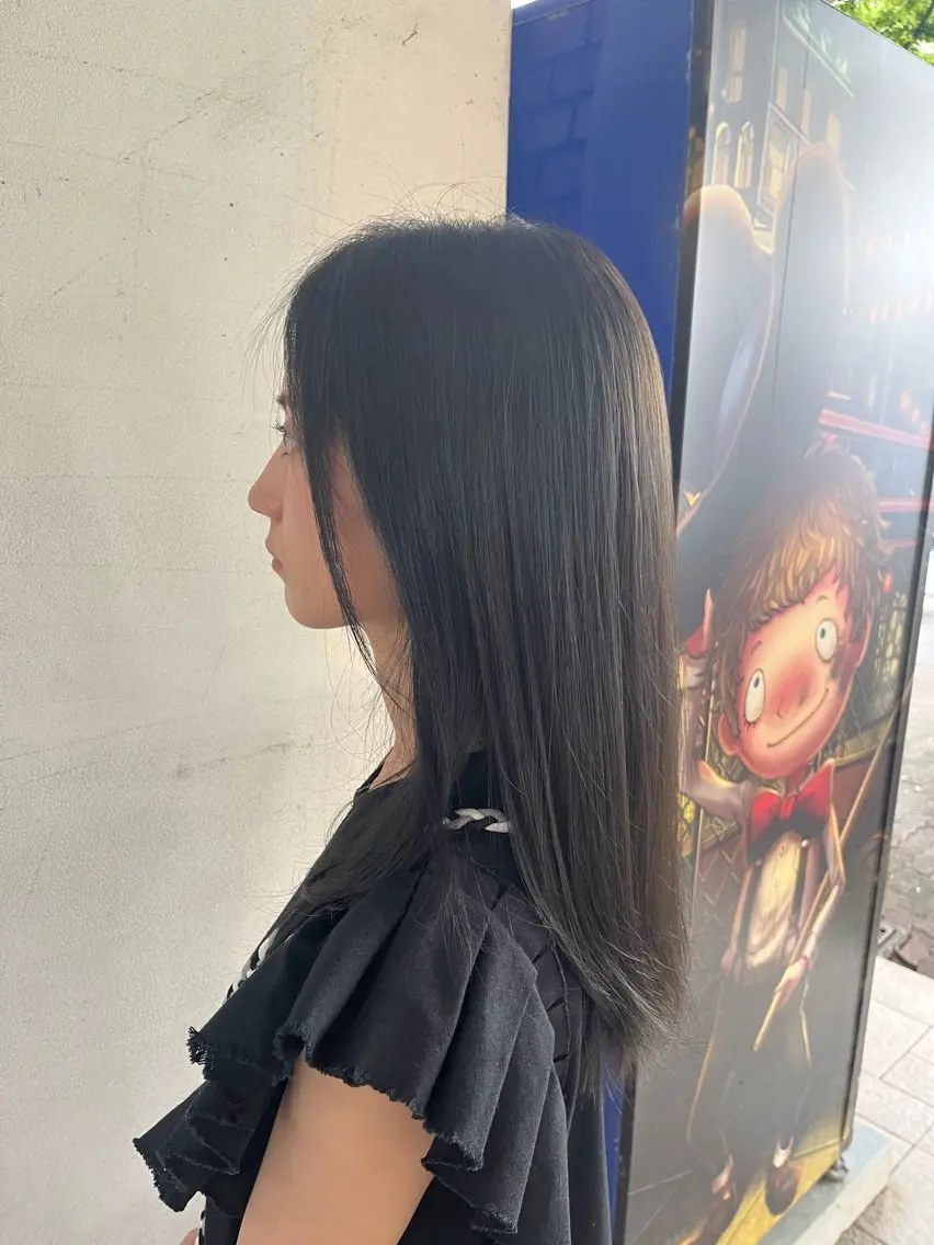 セミロング カラー アッシュ 透明感カラー ハイライトカラー ハイライト ヘアカラー 臼井 いづみのヘアスタイル
