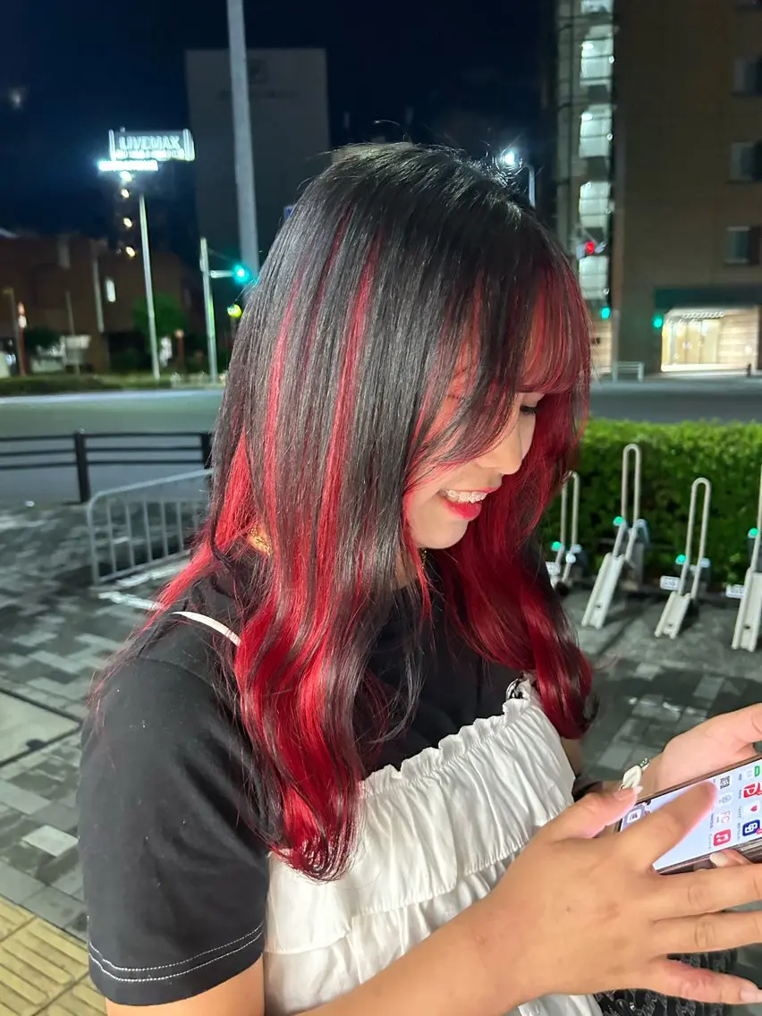 ロング カラー デザインカラー 寺澤 花梨のヘアスタイル