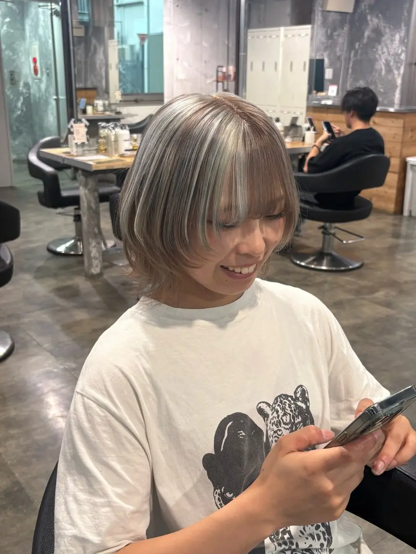 ショート カラー カット ヘアカラー ハイトーン 横浜💞ミオのヘアスタイル