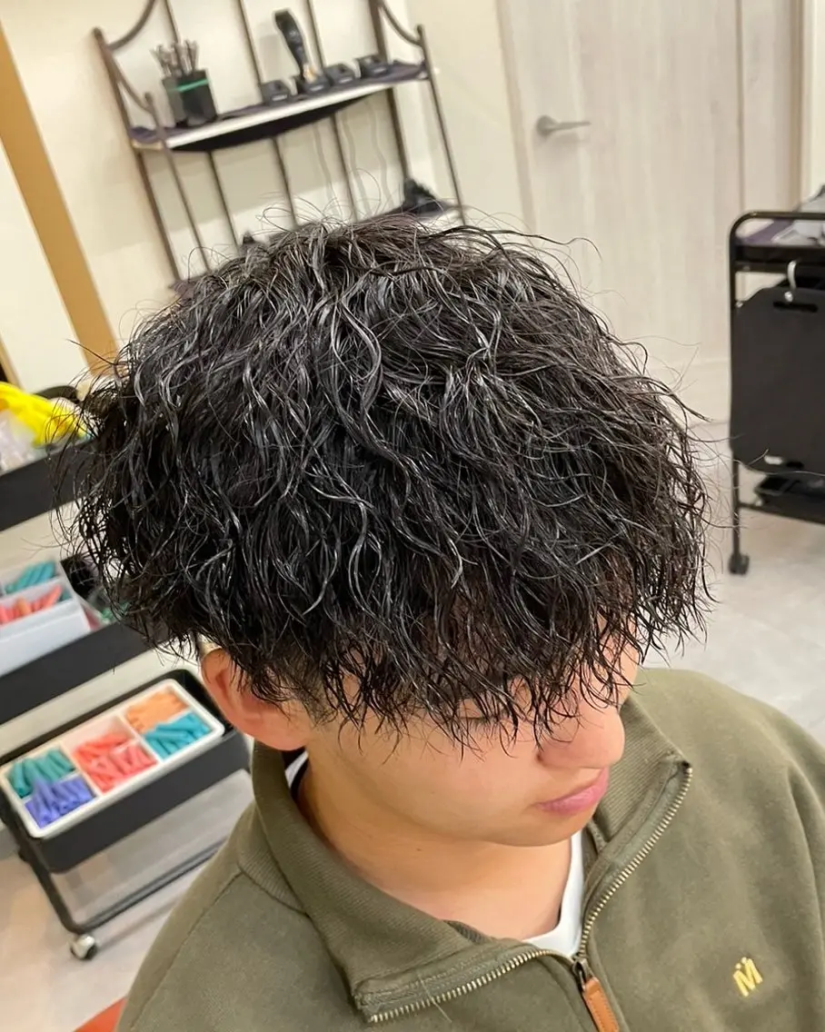 パーマ メンズ フェザーパーマメンズ ピンパーマ京都駅前のヘアスタイル