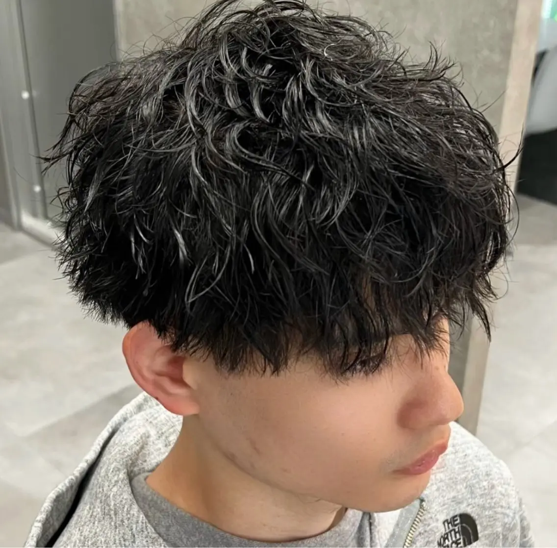 ショート パーマ メンズ メンズパーマ スパイラルパーマ カット パーマ メンズウルフ特化🐺 🔥長山耕大🔥のヘアスタイル
