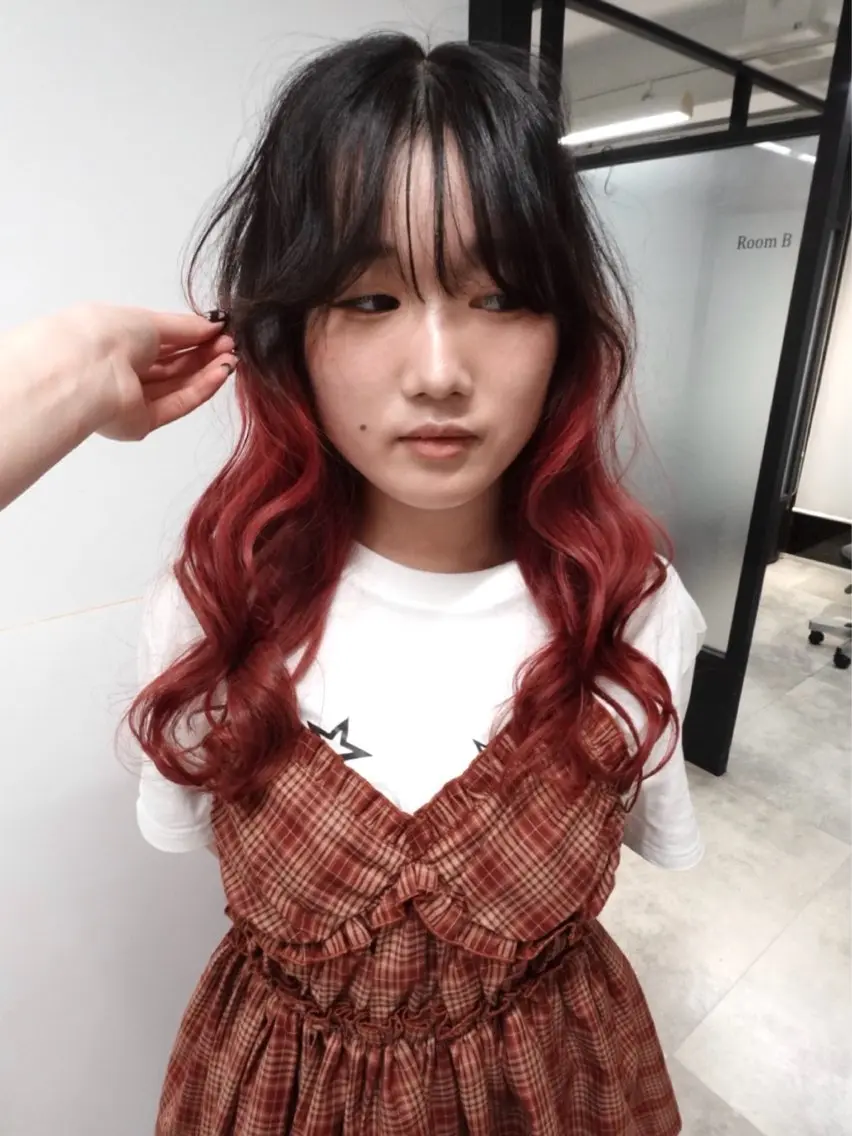 ロング カラー カット ヘアカラー トリートメント MIMI🌻໋᳝݊ 個性派カラー⑅ ⸝꙳のヘアスタイル