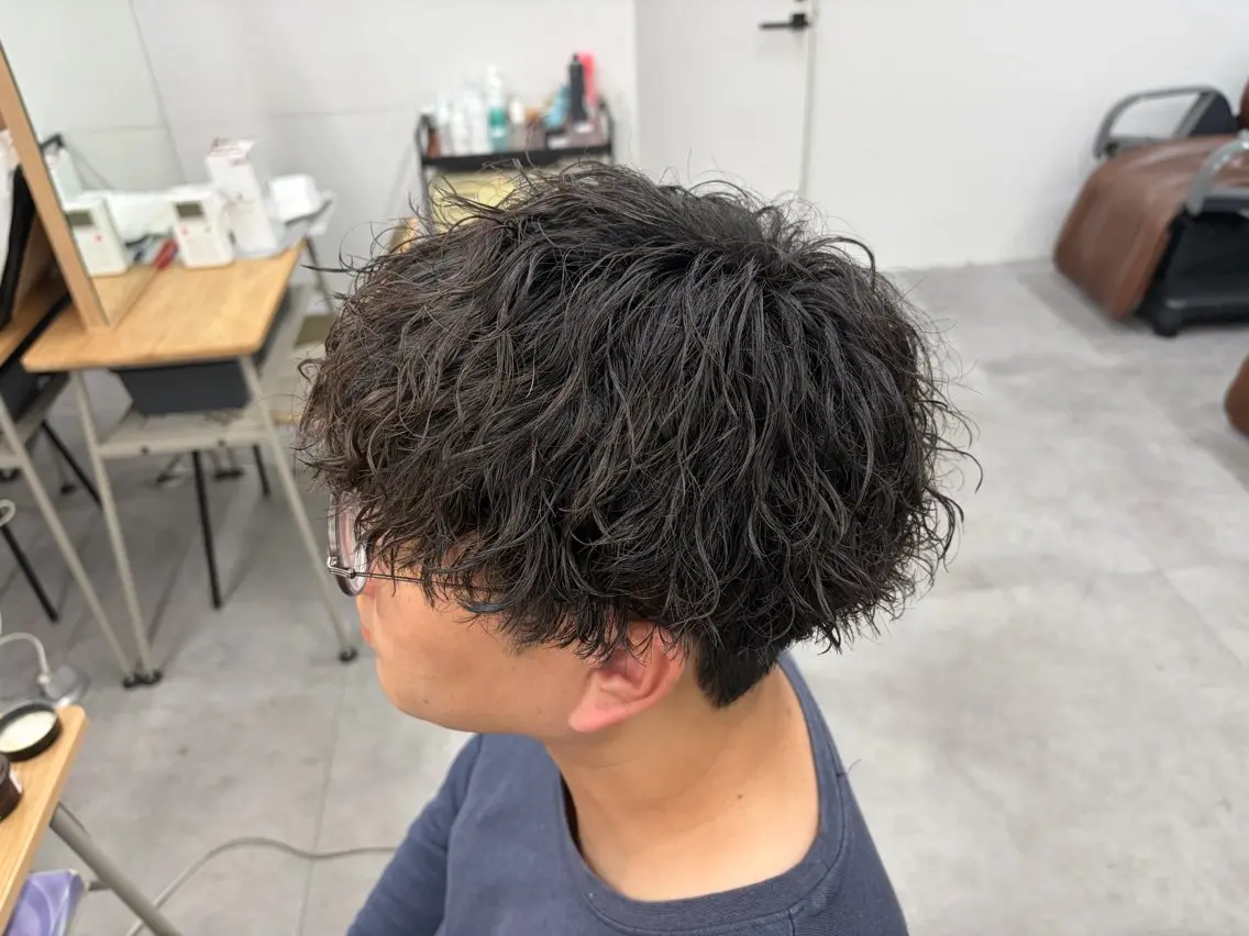 ショート パーマ メンズ メンズパーマ ツイストスパイラルパーマ スパイラルパーマ カット パーマ メンズパーマ外屋敷 航のヘアスタイル