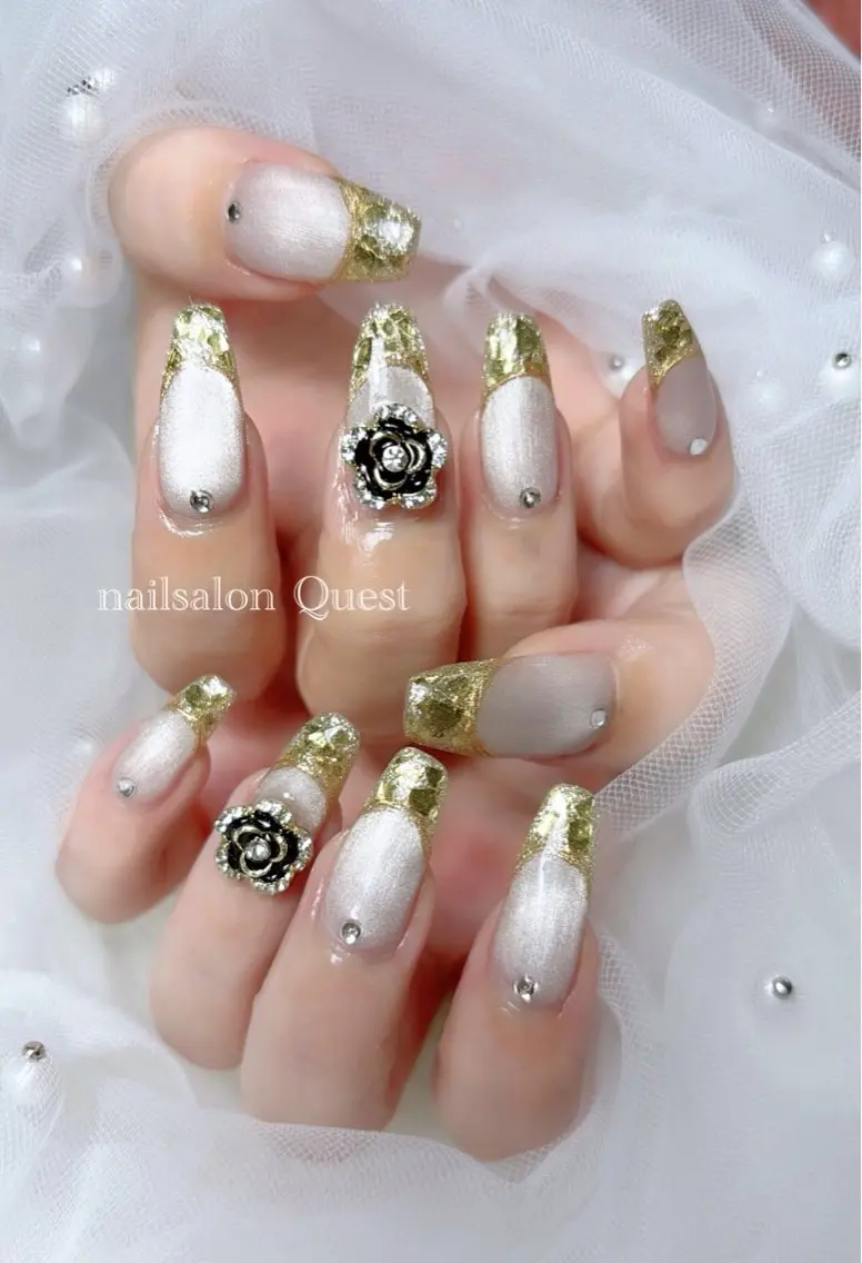 ネイル フレンチネイル ガラスフレンチ ゴールド ゴージャス シルバー nailsalon Questのネイルデザイン