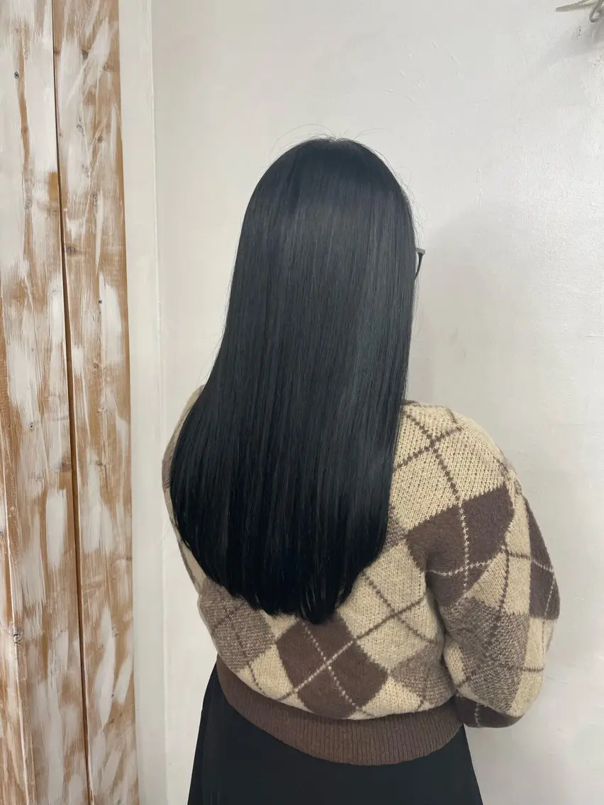 ロング カラー 黒髪 ブルーカラー ブルーブラック カット ヘアカラー トリートメント SFIDA みつえのヘアスタイル